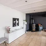 בית נופש Luxurious With A Private Garden
