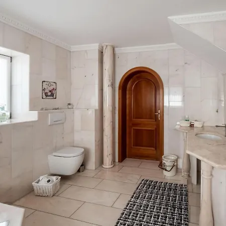 Holiday home Luxurious With A Private Garden *