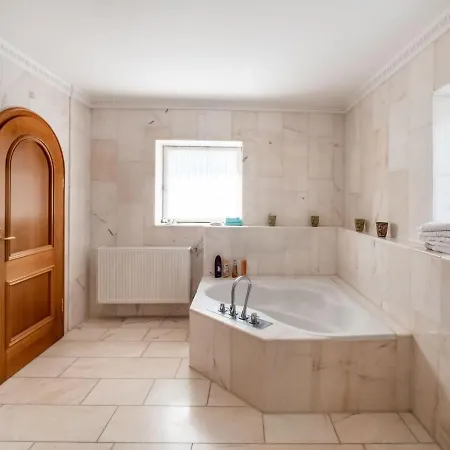 Luxurious With A Private Garden Holiday home *