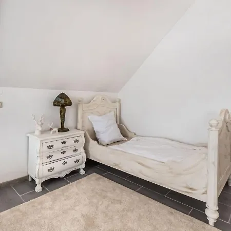 Luxurious With A Private Garden Holiday home *