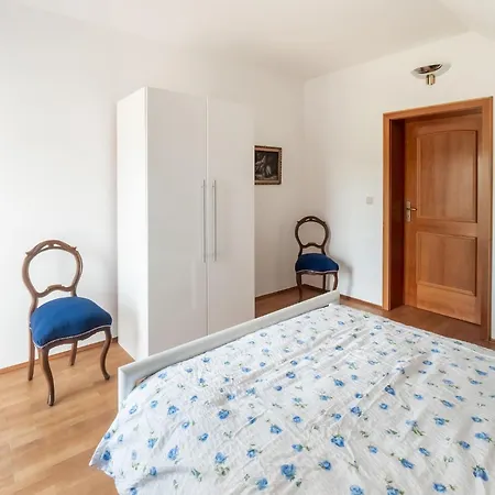 Luxurious With A Private Garden Holiday home *