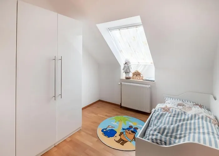 Luxurious With A Private Garden בית נופש