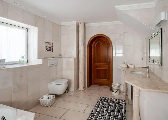 בית נופש Luxurious With A Private Garden *