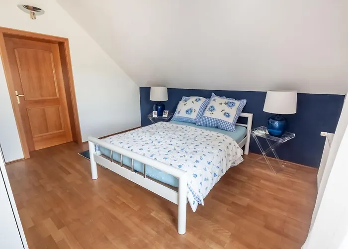 Luxurious With A Private Garden בית נופש *