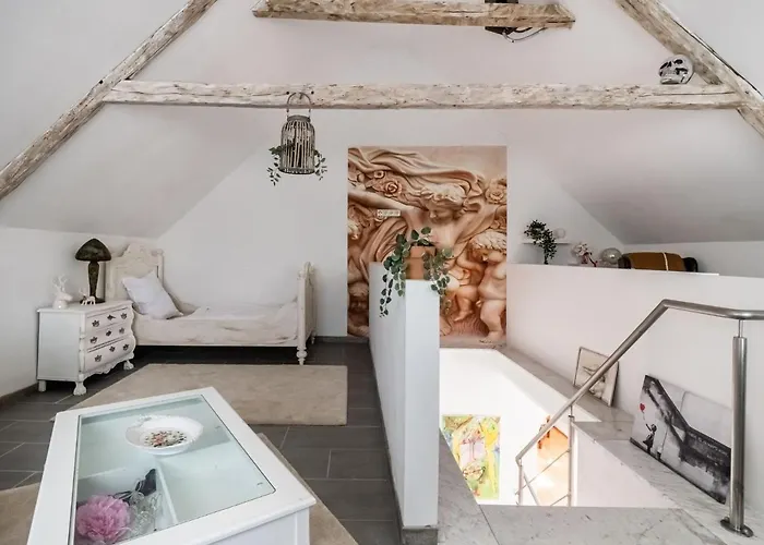 בית נופש Luxurious With A Private Garden