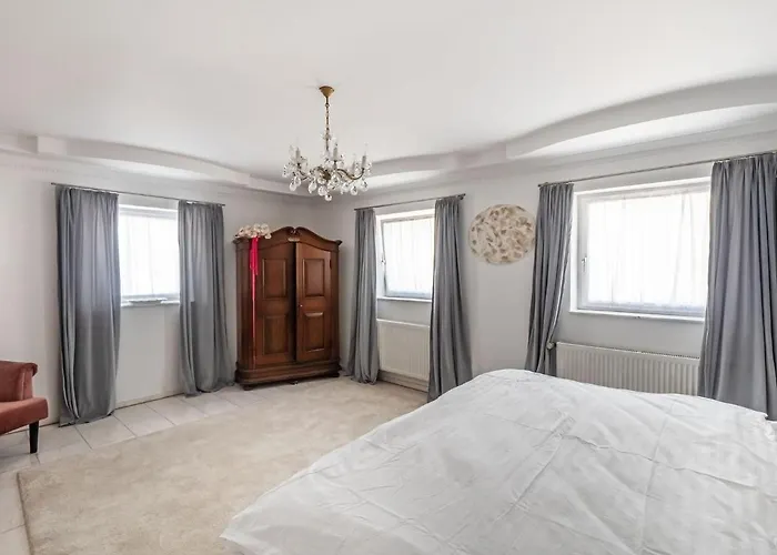 Luxurious With A Private Garden *