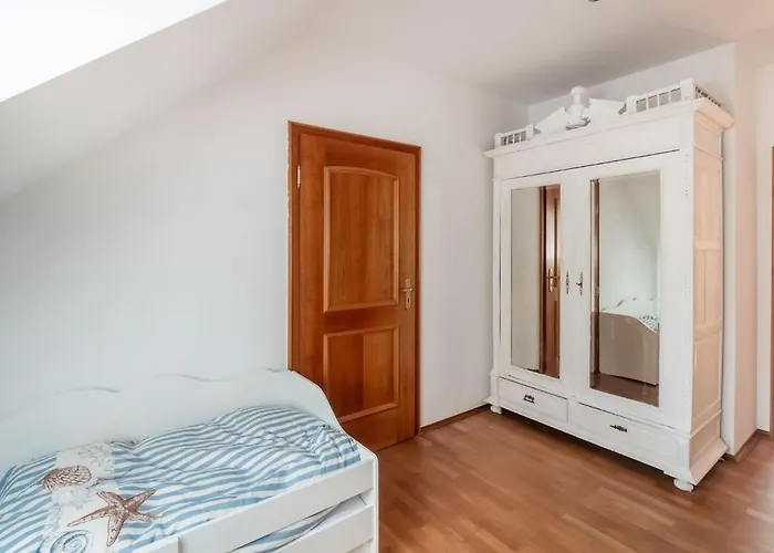 Luxurious With A Private Garden בית נופש