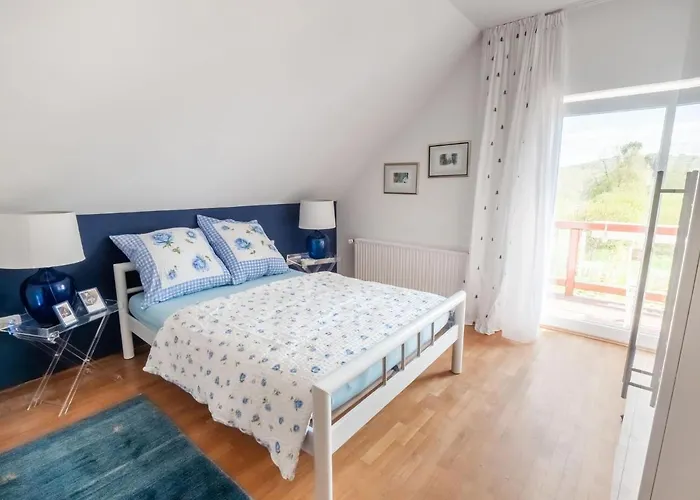 Luxurious With A Private Garden בית נופש