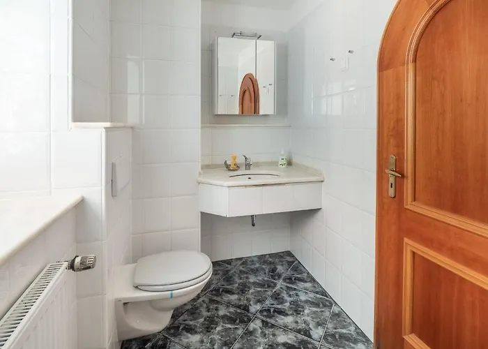 בית נופש Luxurious With A Private Garden *