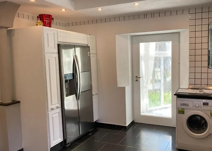 בית נופש Luxurious With A Private Garden