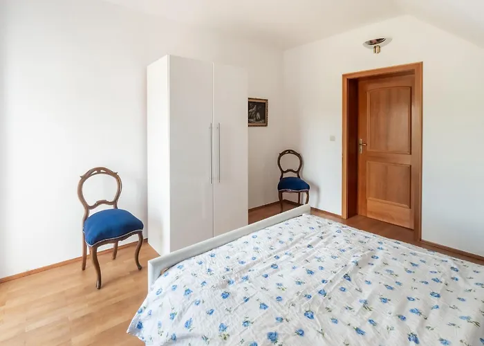 Luxurious With A Private Garden בית נופש *